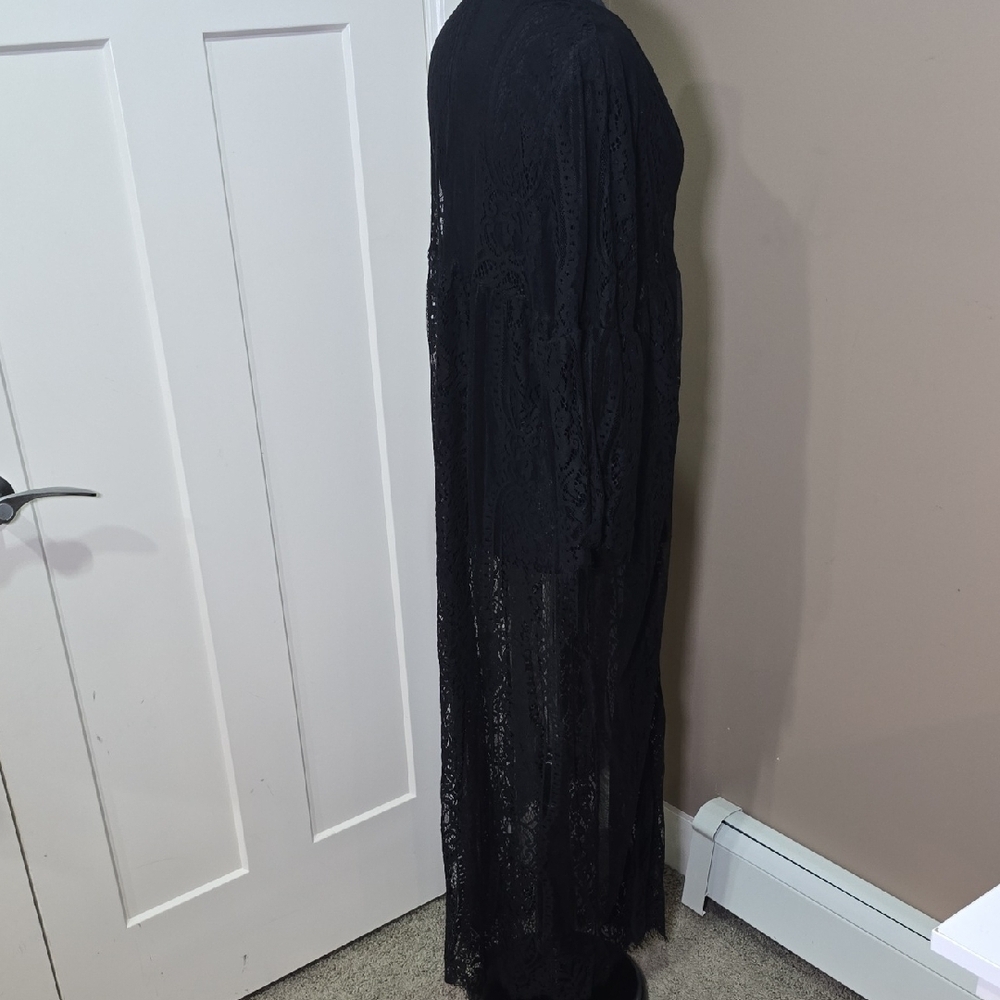 Long Detailed Lace Cover-Up Robe - Picture 6 of 9